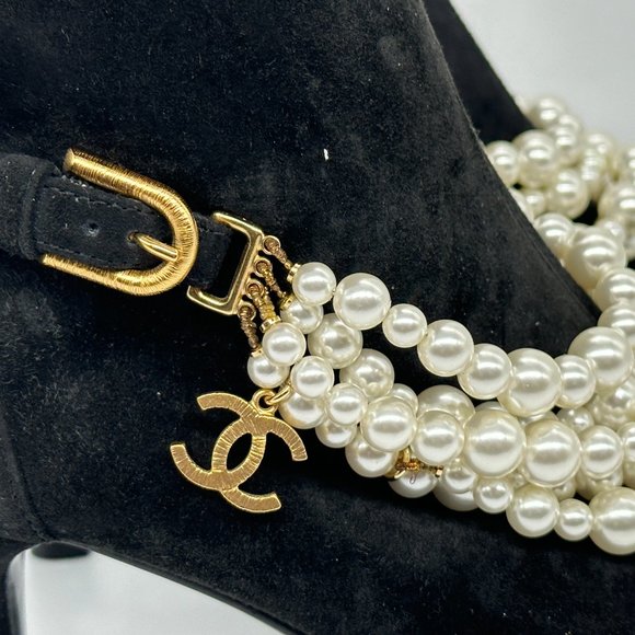CHANEL 21A Suede Pearl String CC Charm Logo Ankle Bootie Boots Kitten Heel - Picture 6 of 16